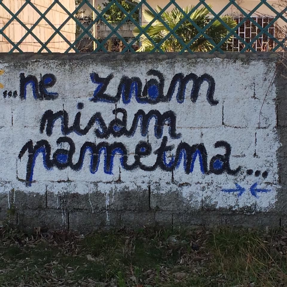 A wall with graffiti on it

Description automatically generated