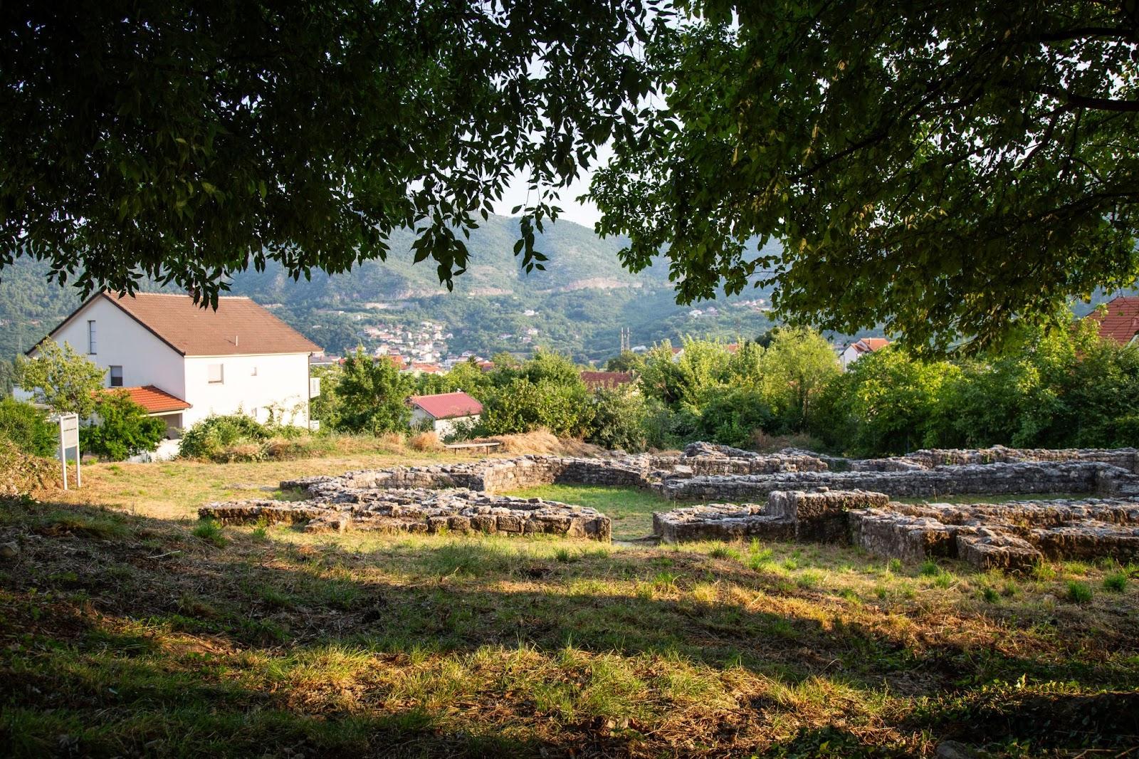 A building in the distance

Description automatically generated with medium confidence