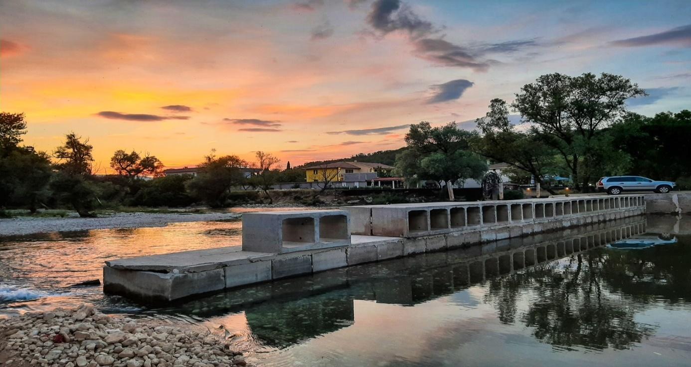 A concrete dock on a body of water

Description automatically generated