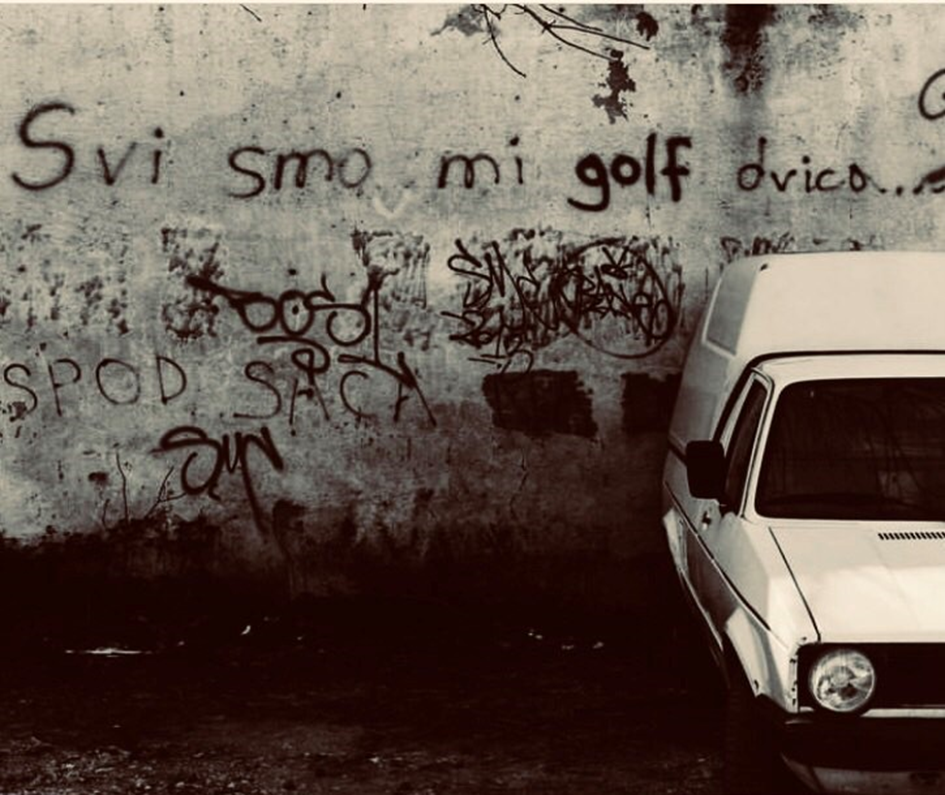 A car parked next to a wall

Description automatically generated